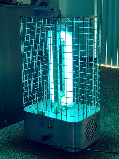 Uv light sanitizer